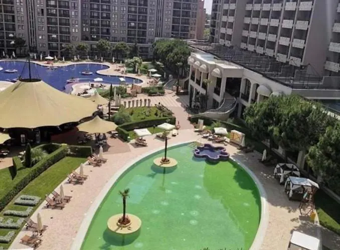 Reina Barcelo Apartman *