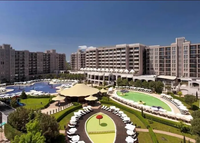 Reina Barcelo Slantchev Briag